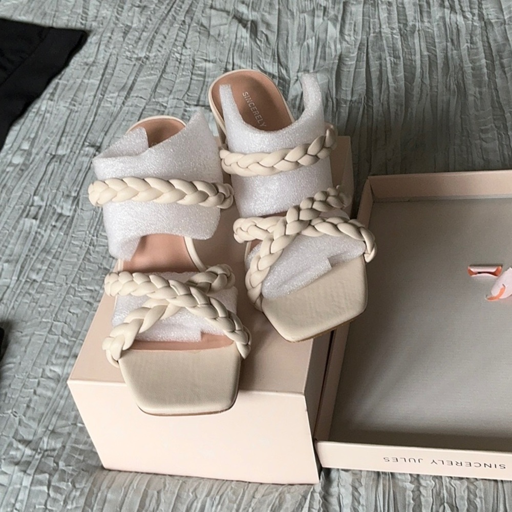 EUC Sincerely Jules off white sandals